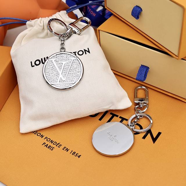 루이비통 LV 서클 백참 & 키홀더 M64261