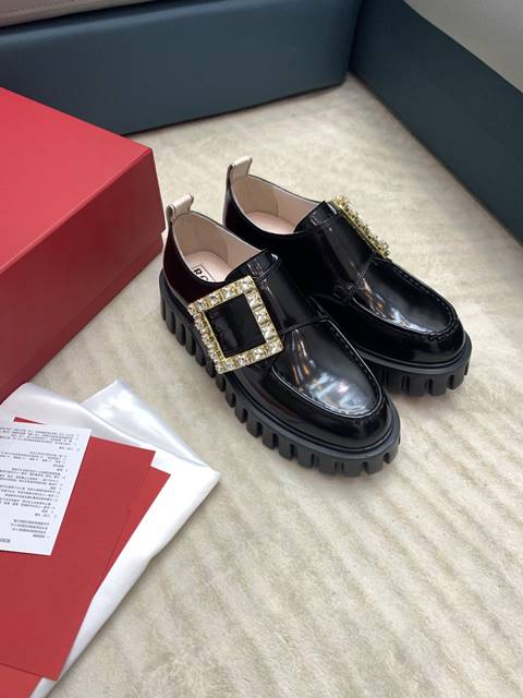 로저비비에 Viv Go-Thick 스트라스 버클 로퍼 3.5cm