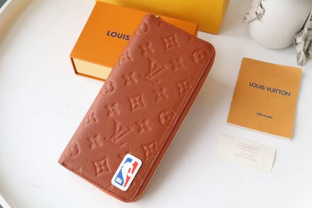 루이비통 LVXNBA 지피 월릿 버티컬 지퍼 장지갑 M80548