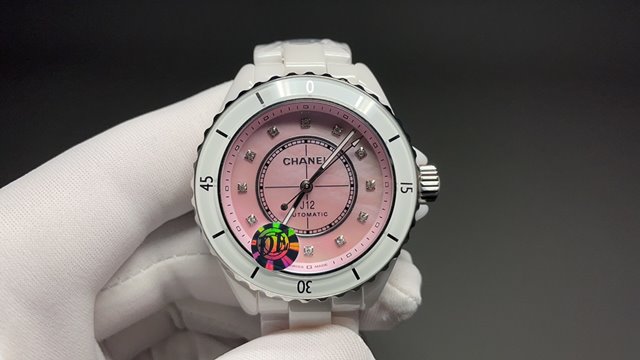 샤넬 J12 워치 38mm 화이트