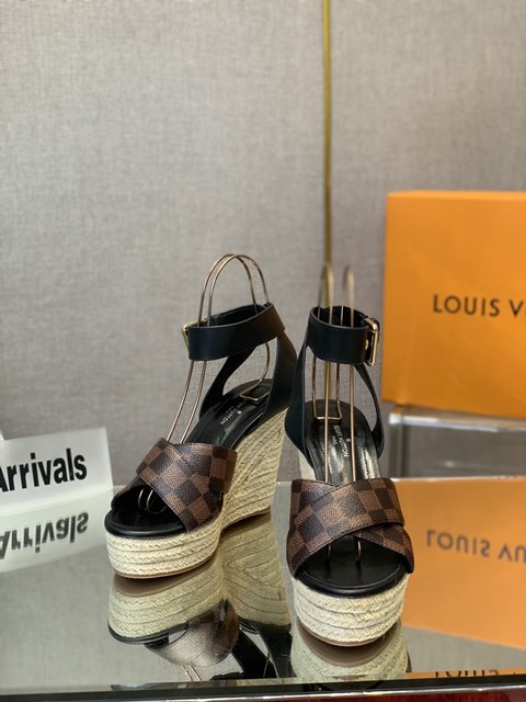 루이비통 여성 웨지 샌들 힐 10cm