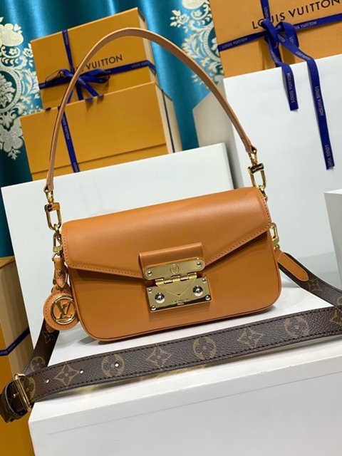 루이비통 스윙 Swing M20396
