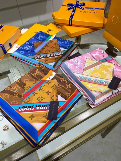 루이비통 퍼스널리 LV 스퀘어 70 3칼라 M77554 M77555