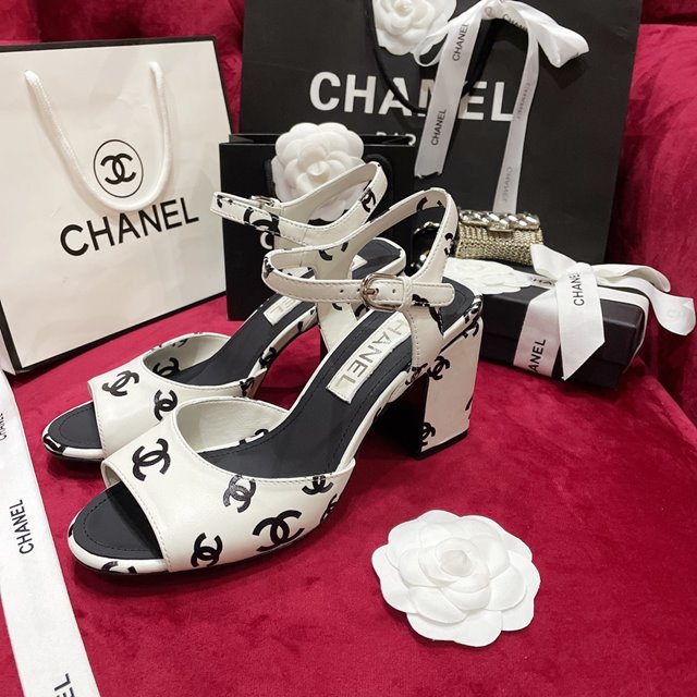 샤넬 CC 로고 프린티드 힐 샌들 8.5cm