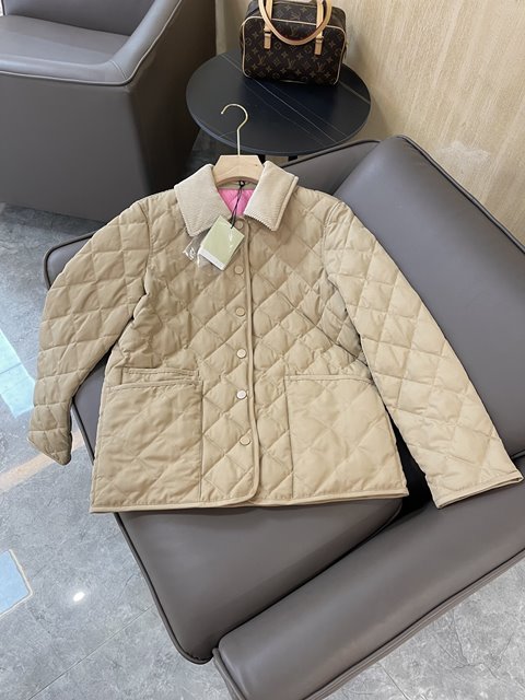 버버리 여성 경량 다운 재킷 패딩