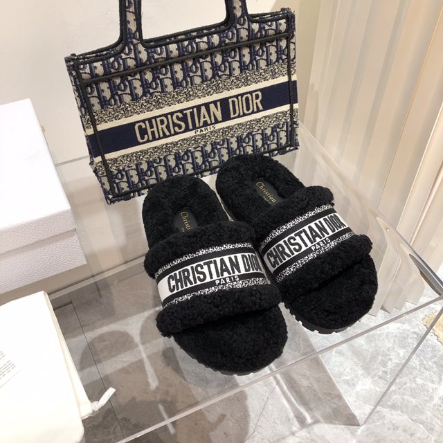 디올 쉐무아 CHEZ MOI 뮬 슬리퍼