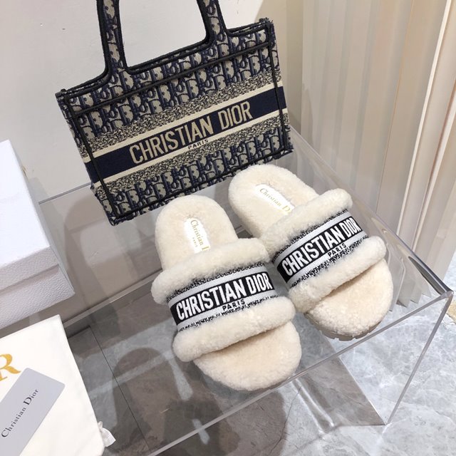 디올 쉐무아 CHEZ MOI 뮬 슬리퍼
