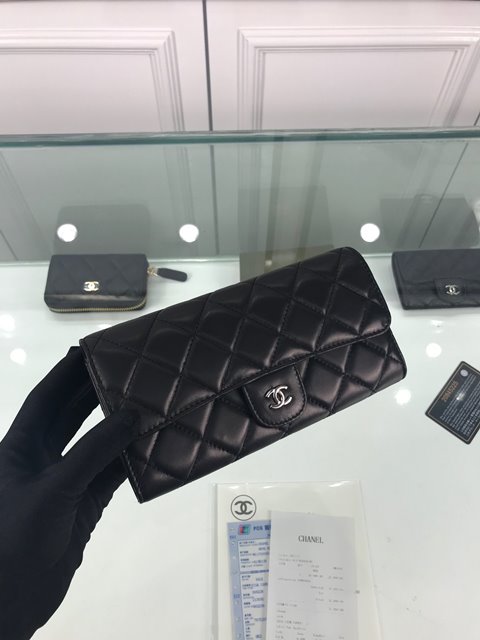 샤넬 클래식 장지갑 램스킨 A80758