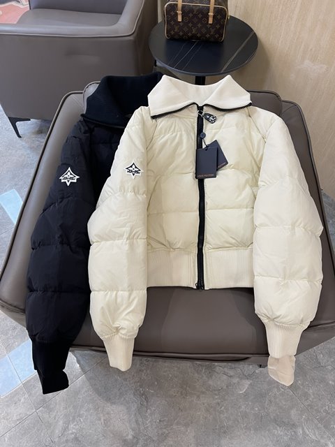 루이비통 크롭드 그래픽 지퍼 푸퍼 재킷 여성 패딩 2칼라 1AAK8F