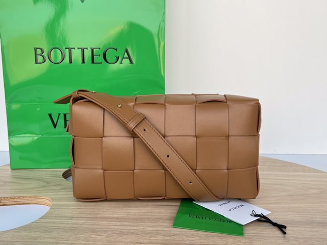 보테가 베네타 브릭 카세트 숄더백 709360
