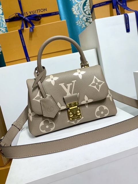 루이비통 마들렌 MADELEINE BB M46012