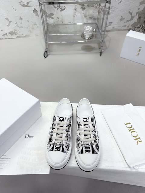 디올 WALK'N'DIOR 플랫폼 여성 스니커즈 KCK385OBE