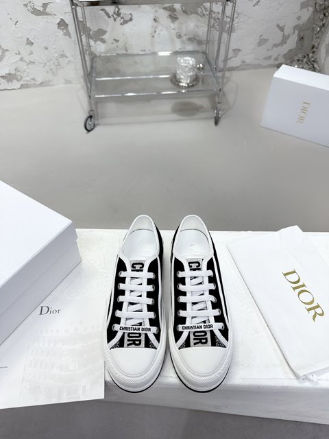디올 WALK'N'DIOR 플랫폼 여성 스니커즈 KCK385OBE