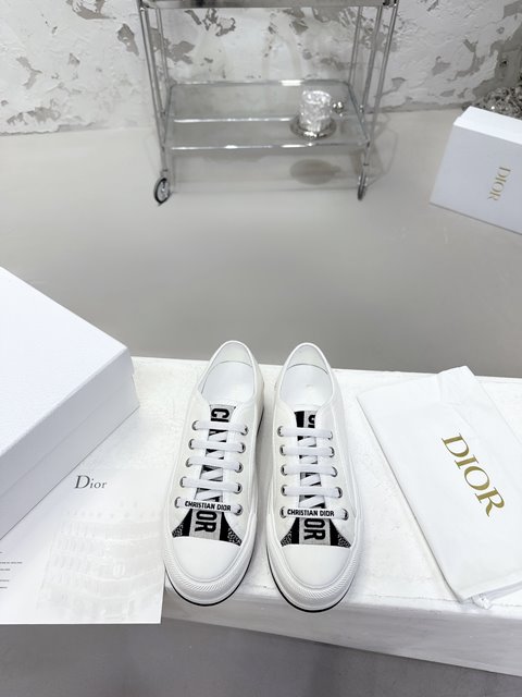 디올 WALK'N'DIOR 플랫폼 여성 스니커즈 KCK385OBE