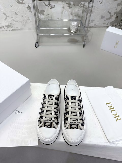 디올 WALK'N'DIOR 플랫폼 여성 스니커즈 KCK385OBE