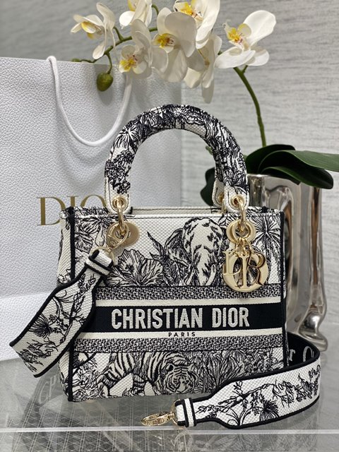 디올 레이디 Lady Dior 미듐 백