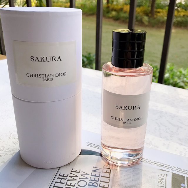 디올 SAKURA Perfume 125ml