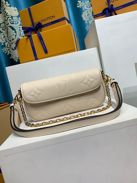 루이비통 월릿 온 체인 아이비 Wallet On Chain Ivy M82210