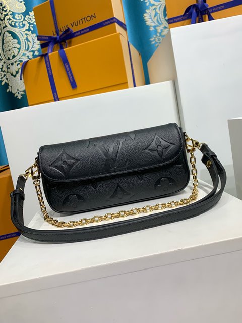 루이비통 월릿 온 체인 아이비 Wallet On Chain Ivy M82154