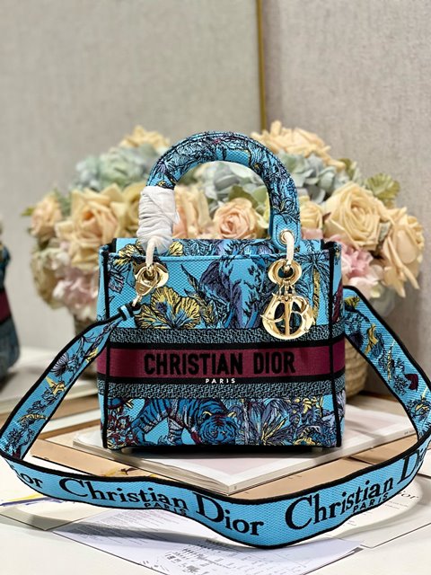 레이디 디올 Lady DIOR 디 라이트 D-Lite 미디엄 백 M0565O