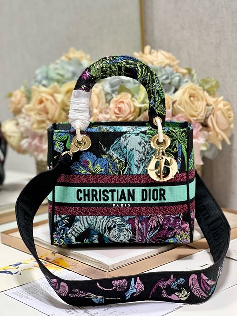 레이디 디올 Lady DIOR 디 라이트 D-Lite 미디엄 백 M0565O