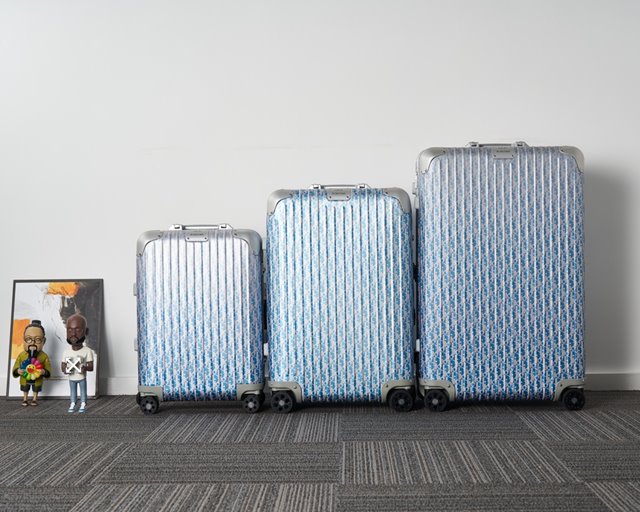 디올 앤 리모와 Dior x Rimowa 오블리크 캐리어