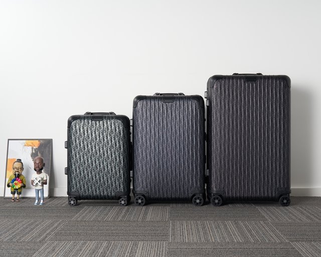 디올 앤 리모와 Dior x Rimowa 오블리크 캐리어