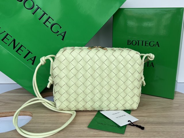 보테가 베네타 스몰 루프 Small Loop 카메라 백 680225