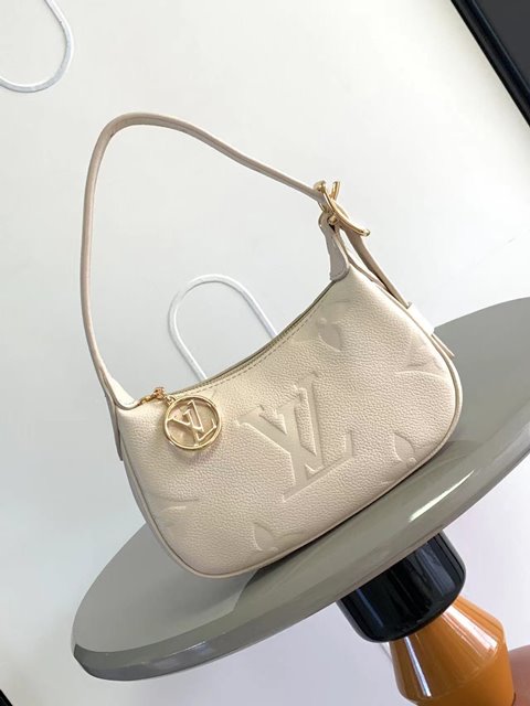 루이비통 미니 문 Mini Moon M82519