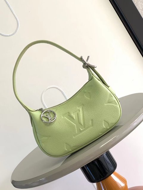 루이비통 미니 문 Mini Moon M82425