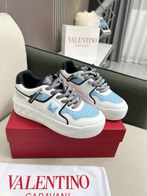 발렌티노 원 스터드 ONE STUD XL 나파 가죽 로우탑 스니커즈 3Y0S0G37XTM