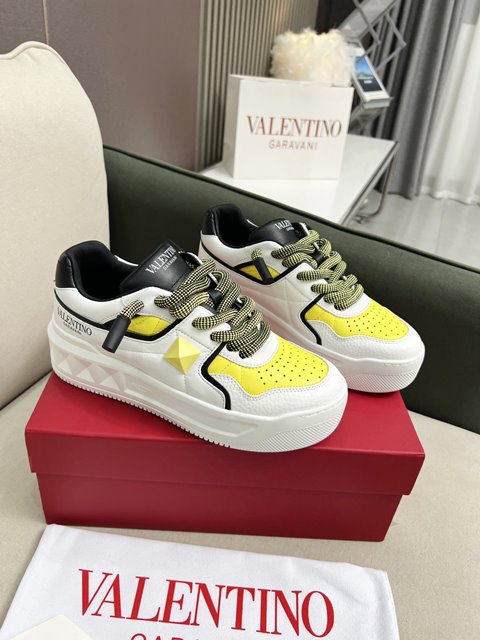 발렌티노 원 스터드 ONE STUD XL 나파 가죽 로우탑 스니커즈 3Y0S0G37XTM