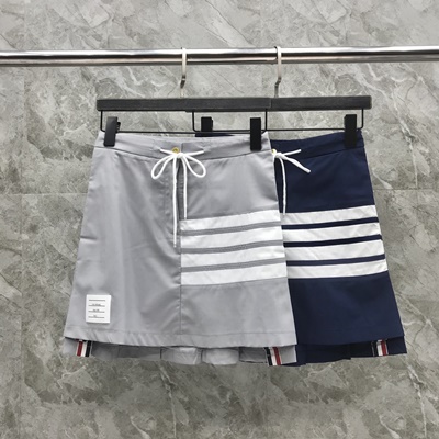 톰브라운 사선 플리츠 스커트 2칼라