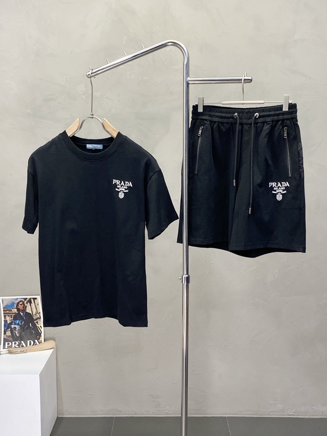 프라다 남성 반팔 티셔츠 + 반바지 세트
