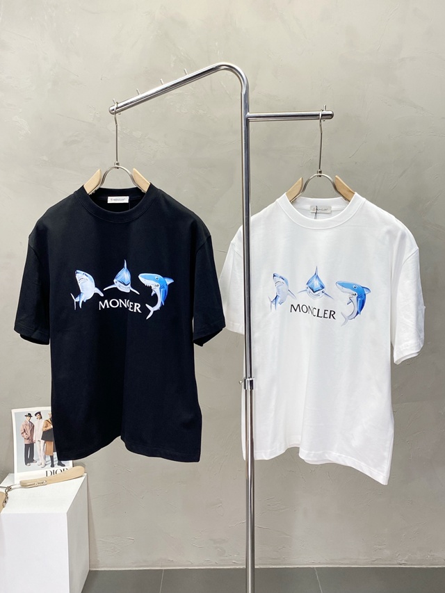 몽클레어 반팔 티셔츠 2칼라