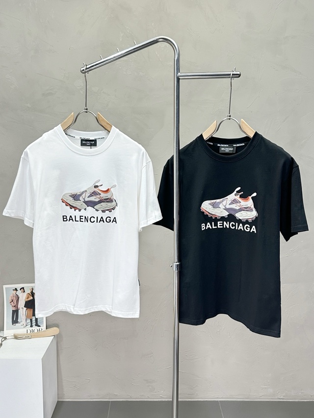 발렌시아가 반팔 티셔츠 2칼라