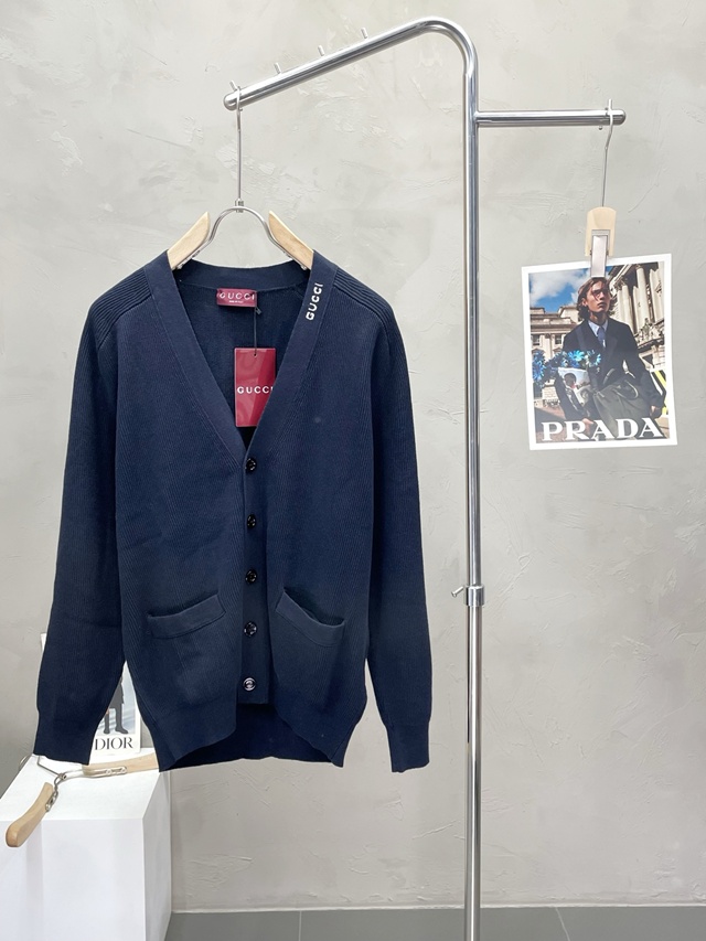 구찌 브이넥 니트 가디건