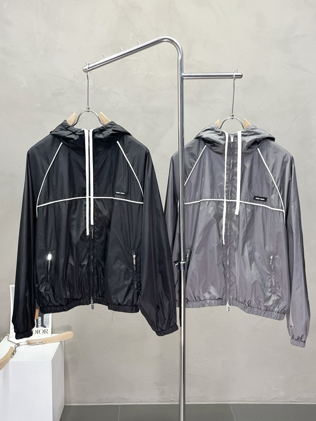 미우미우 후드 바람막이 집업 점퍼 2칼라