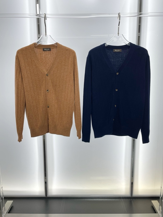 로로피아나 브이넥 니트 가디건 2칼라