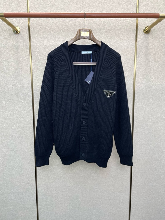 프라다 삼각로고 브이넥 니트 가디건