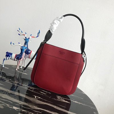 프라다 1BC076 마르키트 가죽 숄더백