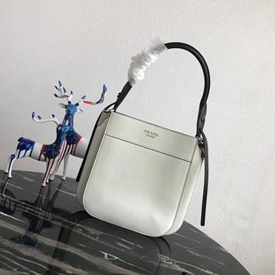 프라다 1BC076 마르키트 가죽 숄더백