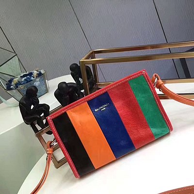 발렌시아가 바자 스트랩 클러치 백