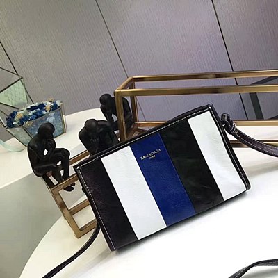 발렌시아가 바자 스트랩 클러치백