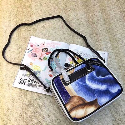 발렌시아가 BLANKET 여성 크로스백 