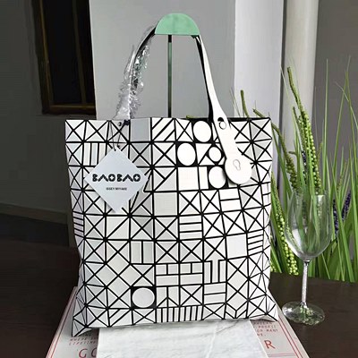 이세이미야케 바오바오 숄더백
