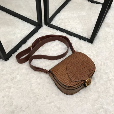 버버리 사첼 앨리게이터 40694631