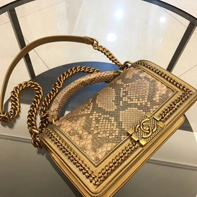 샤넬 뱀가죽 보이 백 25