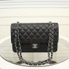 샤넬 미듐 캐비어 클래식 플랩 백A1112a -블랙/실버
