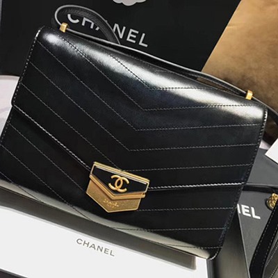 샤넬 A57491 미디엄  플랩 백 블랙 카프스킨 골드 톤 메탈 